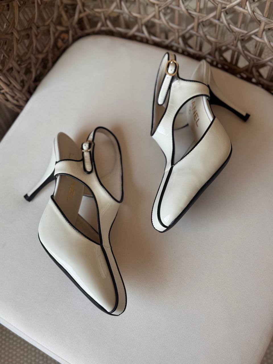 CHANEL 🤍
🤩Available new 😍😍
Size: 36 to 41
Super master quality
450 dhs✅

Zain198
♥️♥️♥️