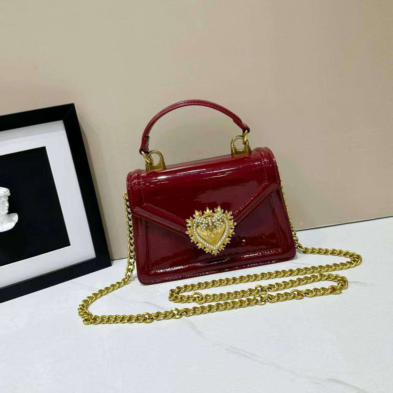 D&G
High quality
With box 
90 dhs✅

Zain50
♥️♥️♥️