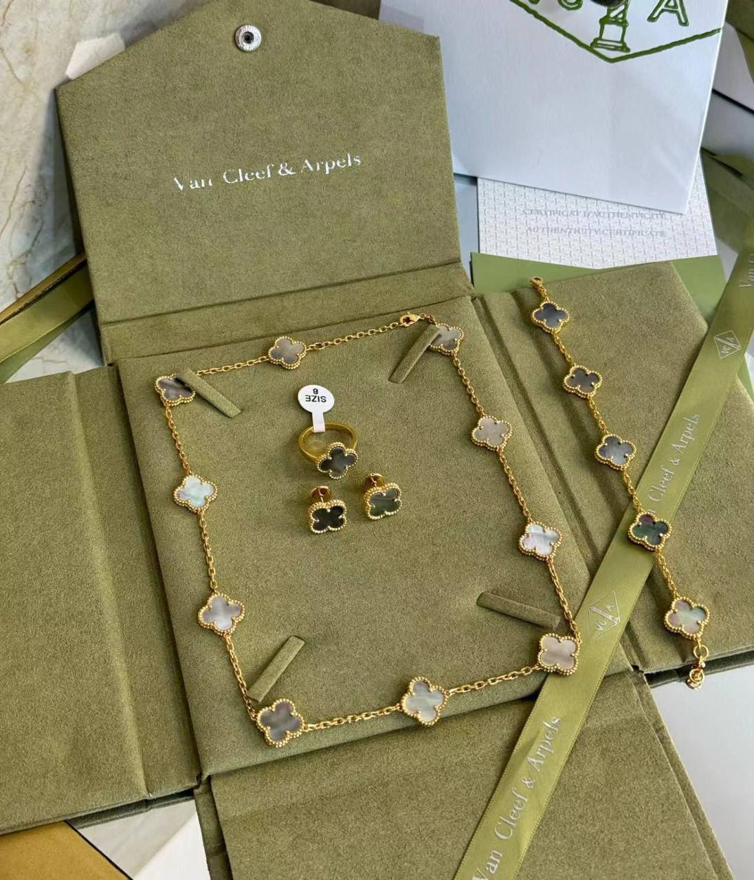 VCA Set
NECKLACE
BRACELET
EARRING
RING
WITH GOOD BOX AND PAPER BAG 🎁🛍️250 DHS🇦🇪🇦🇪

WITH SAME BOX AND PAPER BAG 🎁🛍️330 DHS🇦🇪🇦🇪

Zain89
♥️♥️♥️