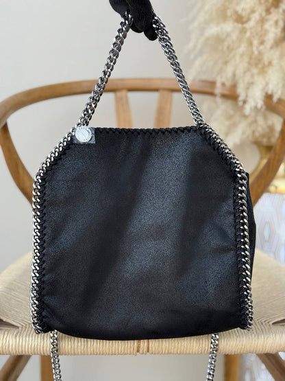STELLA McCARTENY
25cm
350 dhs✅
Top quality

Zain167
♥️♥️♥️