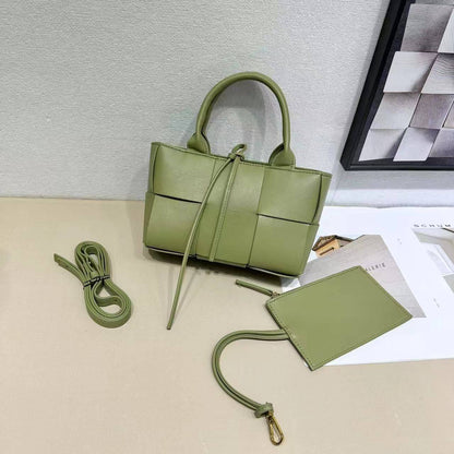Bottega Veneta 
Good Quality 

With Box 
🎁🎁🎁

95 dhs🗽

Zain250
♥️♥️♥️