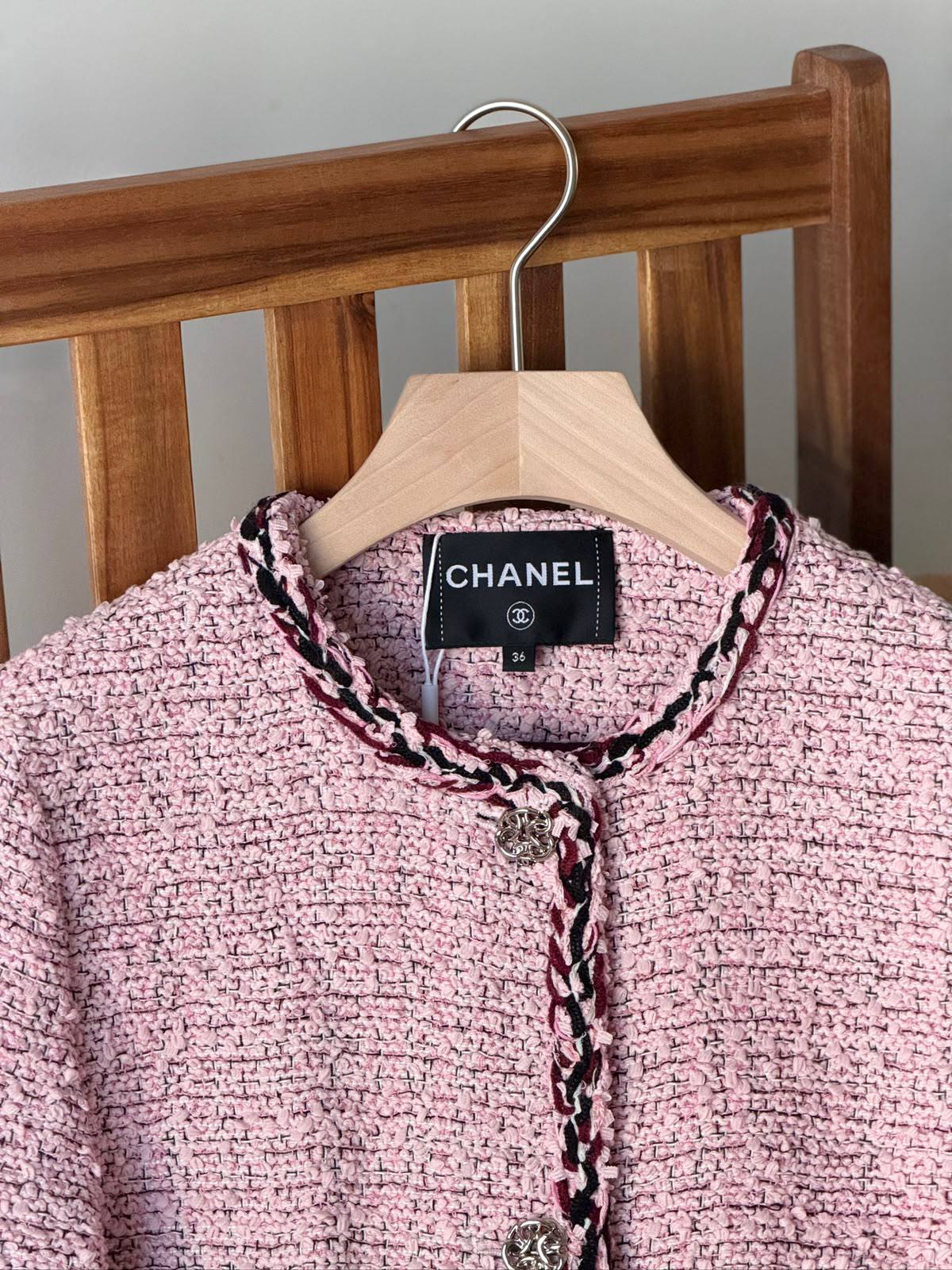 ❤️‍🔥✨CHANEL NEW ❤️‍🔥✨
    ✨VIP QUALITY ✨
   Cotton +silk lining 
Size : 36-38-40-42
900 dhs🇦🇪🇦🇪

Zain287
♥️♥️♥️
