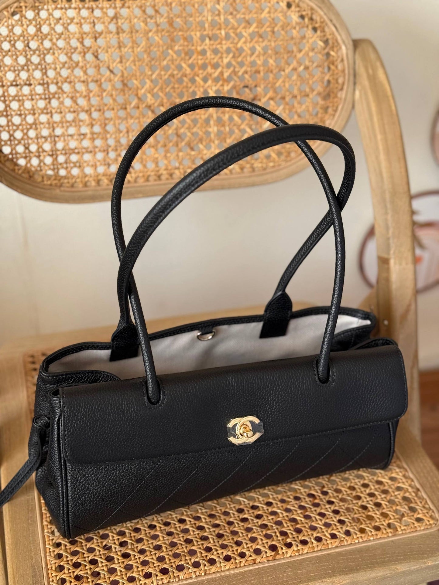 New Collection✨✨✨
CHANEL
32cm
420 dhs🇦🇪🇦🇪
*MASTER QUALITY*
With box🎁

Zain167
♥️♥️♥️
