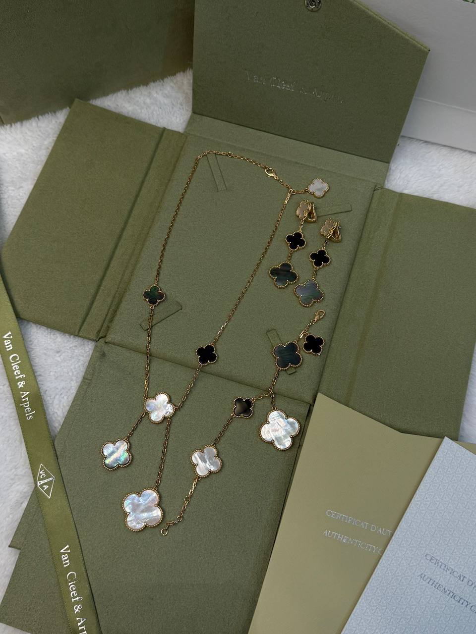 Vancleef Set
with normal box 🎁
320 dhs🪙🌨️

with original box 
🎁🎁🎁
400 dhs🪙🌨️

Zain209
♥️♥️♥️