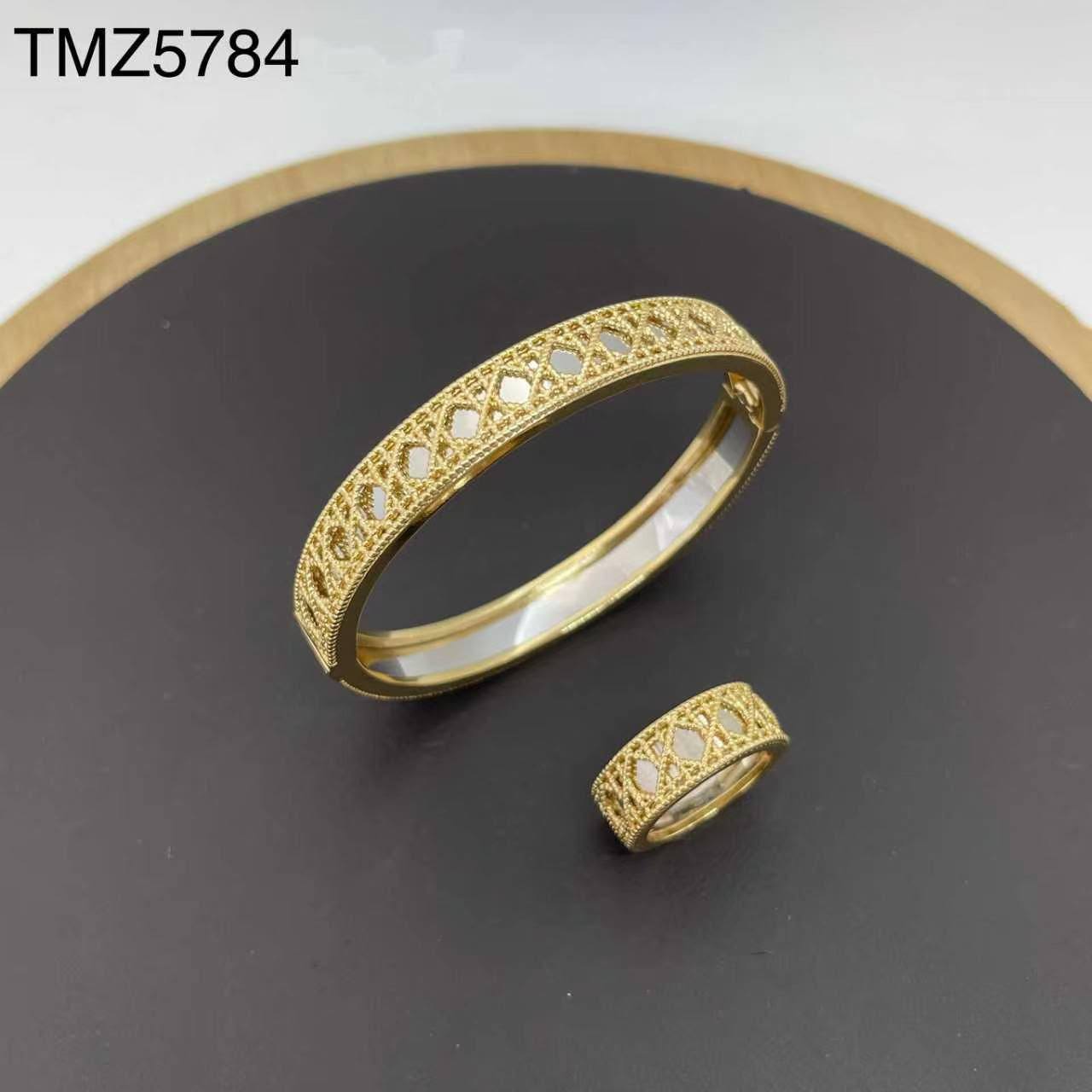 *Offer set* 
Bangle 
Ring 💍 
        6,7,8,9
Fashion quality 💎
Ofer price 

*55* AED normal box 📦

Zain48
♥️♥️♥️