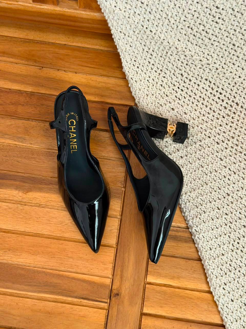 Chanel 
Size 36-41
_Super master high quality_🪡
450 dhs🇦🇪🇦🇪

Zain176
♥️♥️♥️