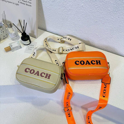 Coach
20*13*6.5cm
50 dhs✅

Zain17
♥️♥️♥️