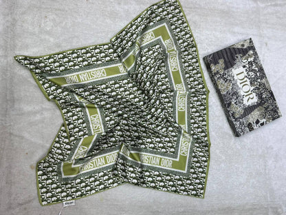 Silk square scarf 
40 dhs🇦🇪🇦🇪
Size 90*90

Zain93
♥️♥️♥️