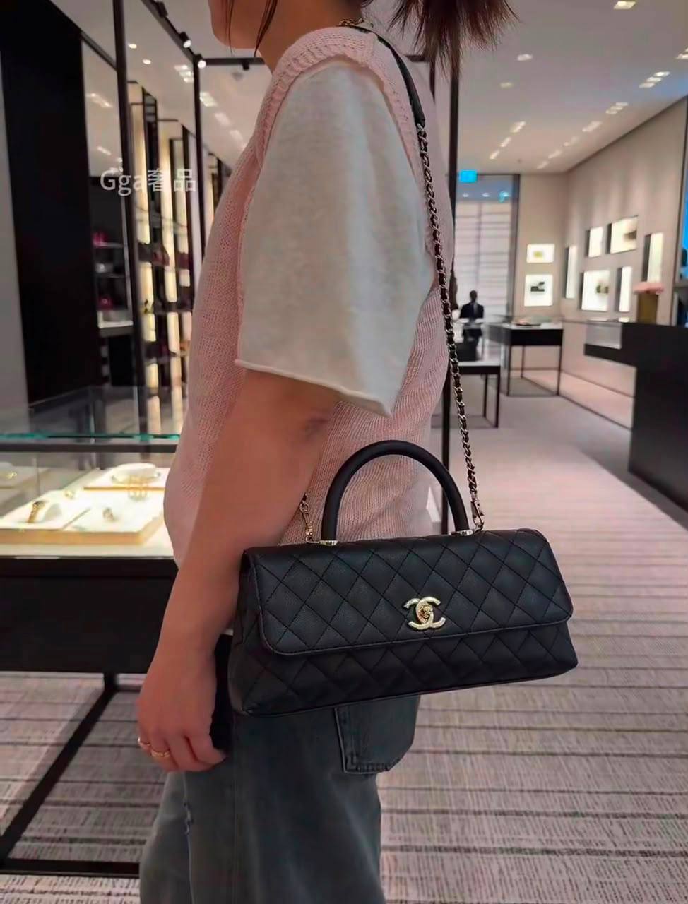 Chanel
130 dhs🇦🇪🇦🇪
size：26cm 
High-quality with box

Zain35
♥️♥️♥️