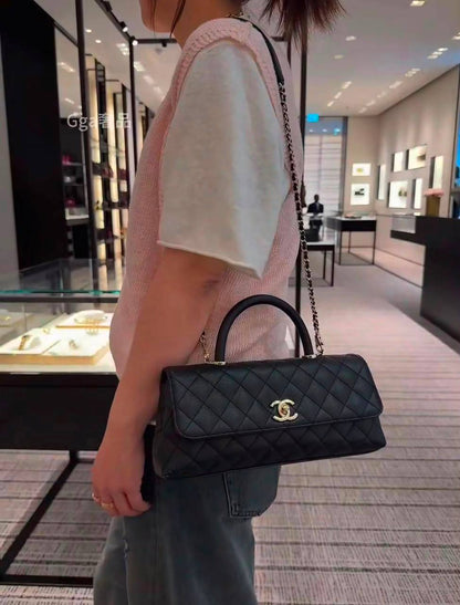 Chanel
130 dhs🇦🇪🇦🇪
size：26cm 
High-quality with box

Zain35
♥️♥️♥️