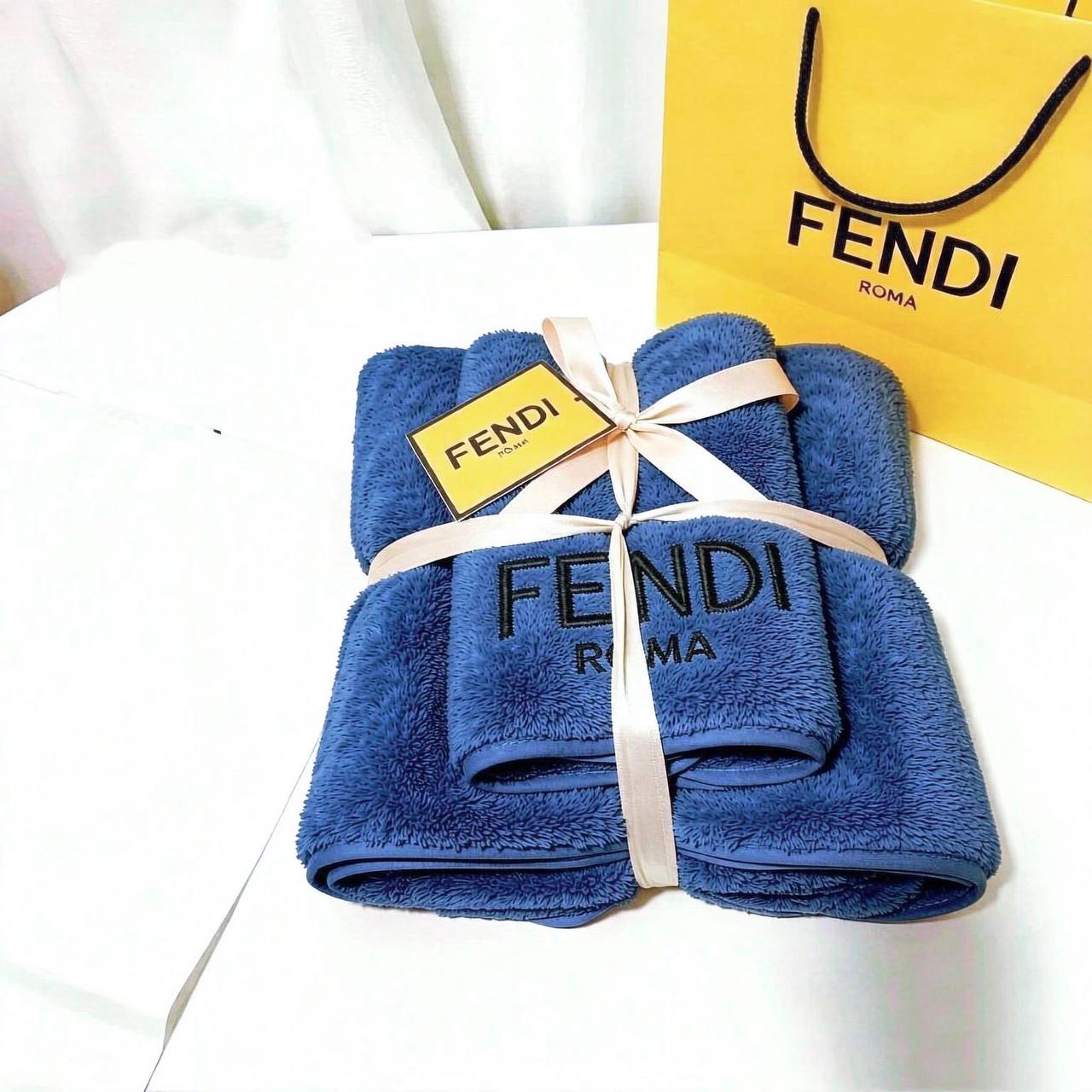 Towel new came good quality 
with paper bag 
45 dhs🇦🇪🇦🇪

Zain39
♥️♥️♥️
