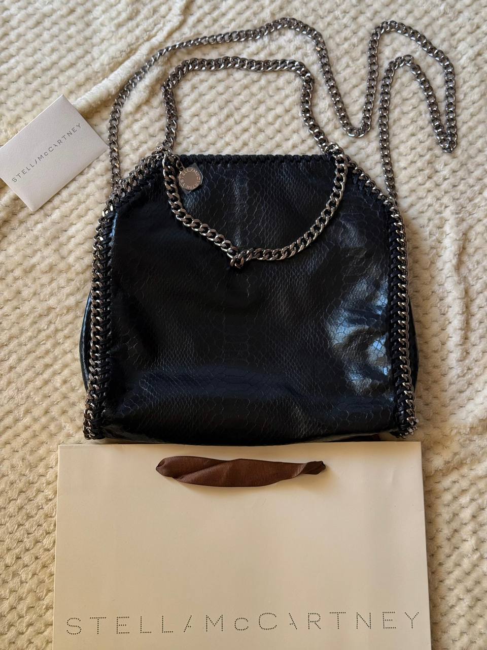 STELLA McCARTNEY
25cm
350 dhs🪙🌨️
Top quality

Zain167
♥️♥️♥️