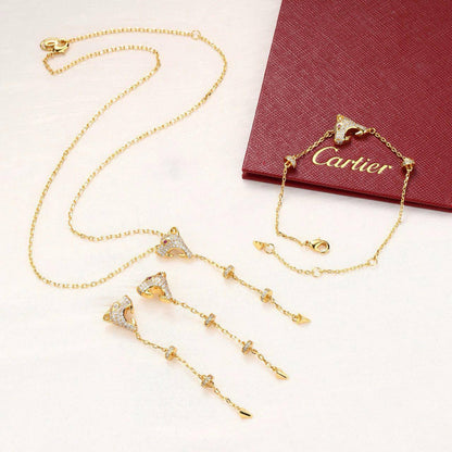 Cartier set* 🦋
Necklace 
Bracelet 
Earrings 
Master quality ☘️

180 dhs🪙🖤 normal box 📦

Zain48
♥️♥️♥️