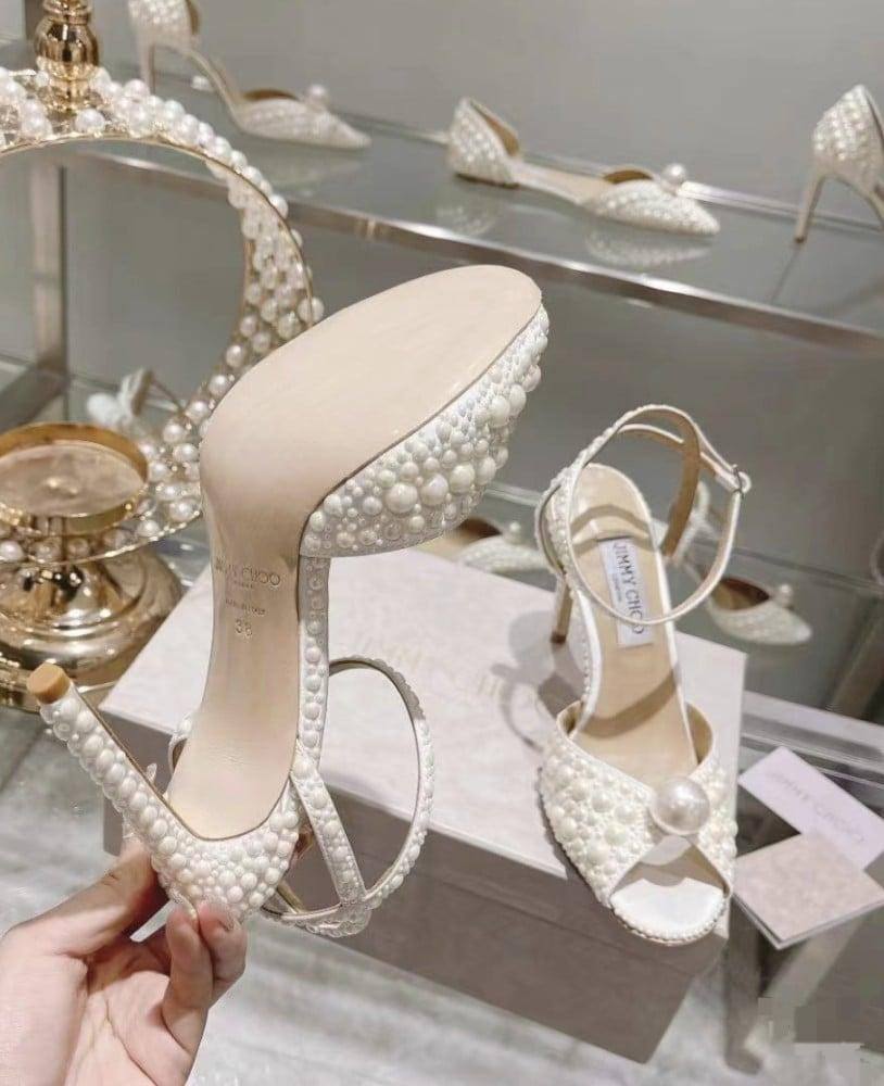 JIMMY CHOO 
280 dhs✅
*SIZE  36   TO   41*

Zain224
♥️♥️♥️