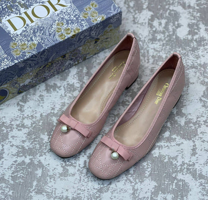 Dior 
Size 36 to 41

115 dhs🌺

Zain175
♥️♥️♥️
