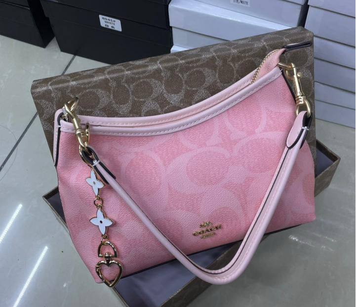 Coach

95 dhs✅ 

with box
🎁🎁🎁

Zain72
♥️♥️♥️