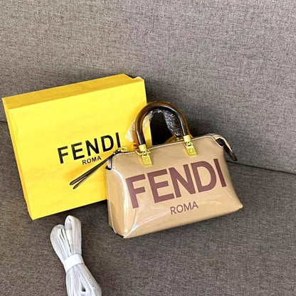 Fendi
90 dhs🇦🇪
with box
🎁🎁🎁

size 20cm

Zain26
♥️♥️♥️