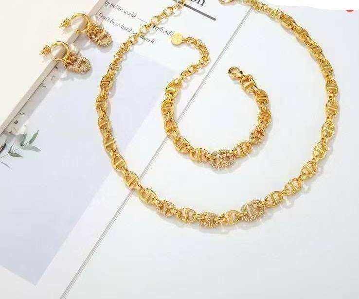 Dior CD set* 🎊
Necklace 
Earrings 
Bracelet 
Master quality 🦋

170 dhs❣️
normal box 📦

Zain48
♥️♥️♥️