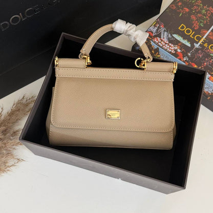 D&G
Master🌺
270 dhs✅

Zain134
♥️♥️♥️