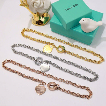 Tiffany ❤️‍🔥*
Necklace ✨
Bracelet 🌸
Master quality 💯
With normal boxes 📦 
75 dhs✅
With master box 🗃️ 
90 dhs✅

Zain216
♥️♥️♥️