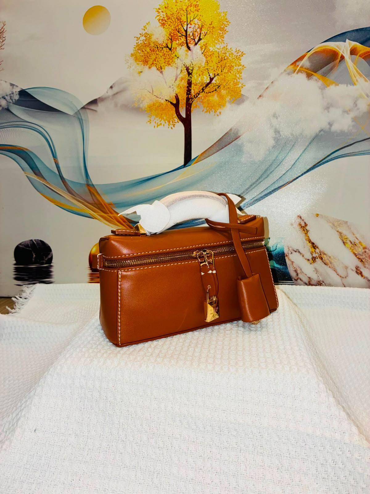 LORO PIANA

Best quality 
with box
100 dhs🇦🇪🇦🇪

size 19CM

Zain290
♥️♥️♥️