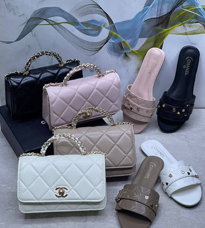 Gucci
good quality, 
comes with box, 
🎁🎁🎁

size... 19*11 cm 
70 dhs❣️

Zain12
♥️♥️♥️
