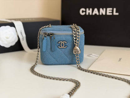 Chanel
Master🌺
Big 240 dhs✅  
small 230 dhs✅
2box inside

Zain134
♥️♥️♥️