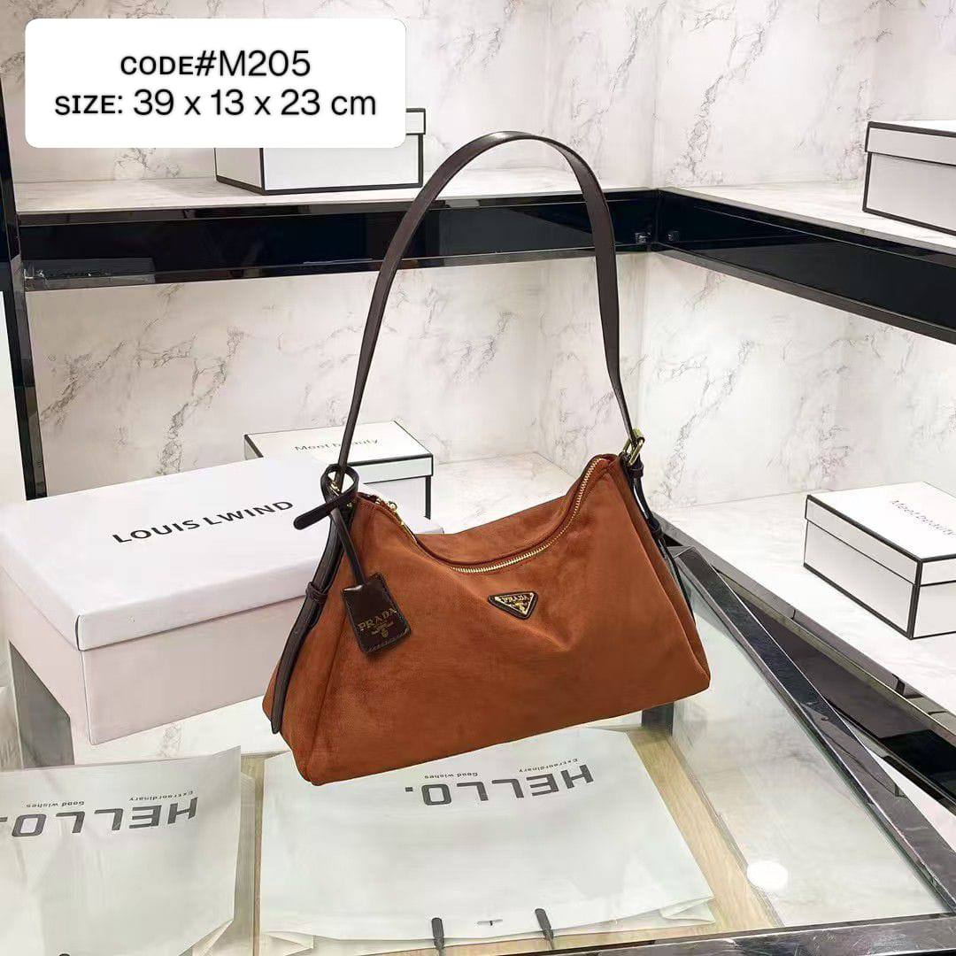 PRADA ᴀɪᴍᴇ́ᴇ
sᴜᴀᴅᴇ ᴍᴀᴛᴇʀɪᴀʟ
ᴡɪᴛʜ ʟᴇᴀᴛʜᴇʀ ᴛʀɪᴍ
ɢᴏʟᴅ ʜᴀʀᴅᴡᴀʀᴇ
ᴀᴅᴊᴜᴅᴛᴀʙʟᴇ sᴛʀᴀᴘ
sɪᴢᴇ: 39 cm

75 dhs💓

Zain31
♥️♥️♥️
