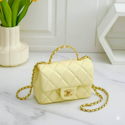 CHANEL ᴄʟᴀssɪᴄ
ᴛᴏᴘ ʜᴀɴᴅʟᴇ ᴍɪɴɪ ғʟᴀᴘ
ʟᴀᴍʙsᴋɪɴ ᴍᴀᴛᴇʀɪᴀʟ
sɪᴢᴇ : 17.5 cm
ᴡɪᴛʜ BOX
🎁🎁🎁

85 dhs🪙🌨️

Zain31
♥️♥️♥️