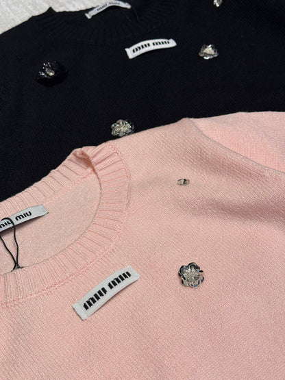 MIU MIU
Women’s Tshirt
Master Quality 
SML
280 dhs💚

Zain276
♥️♥️♥️