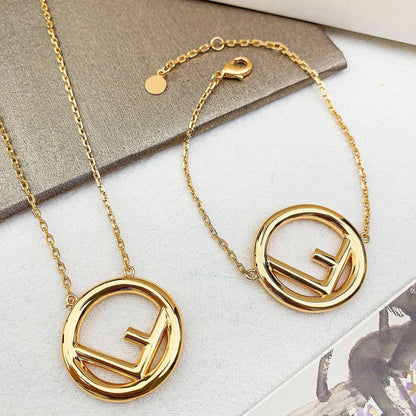 Fendi set
Necklace 
Bracelet 
Master quality 💕

110 dhs🇦🇪 normal box 📦

Zain48
♥️♥️♥️