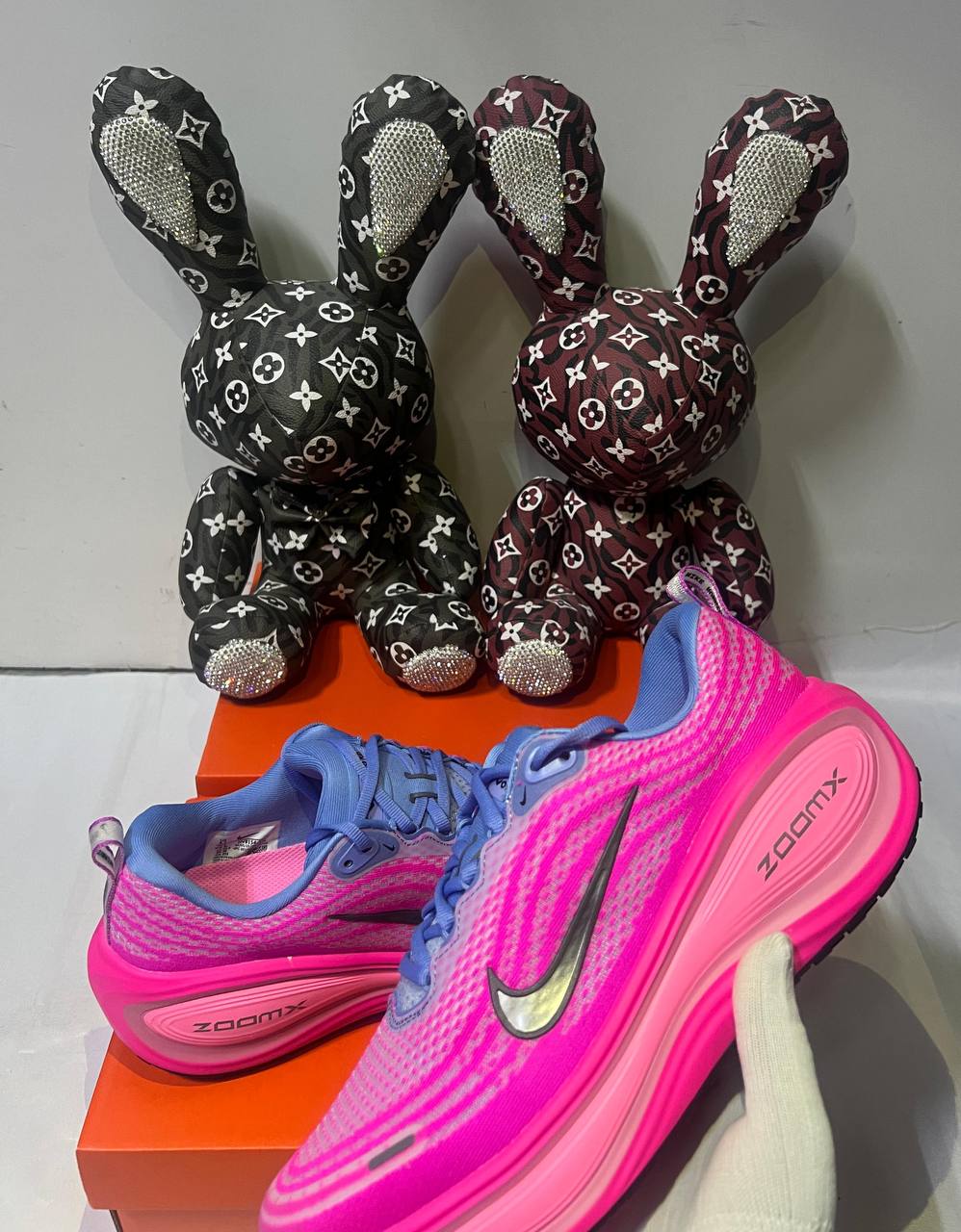 Nike Vomero Plus ‘Pulse/Fire Pink 💓
36-41 AVAILABLE 😇
220 dhs🇦🇪

Zain242
♥️♥️♥️