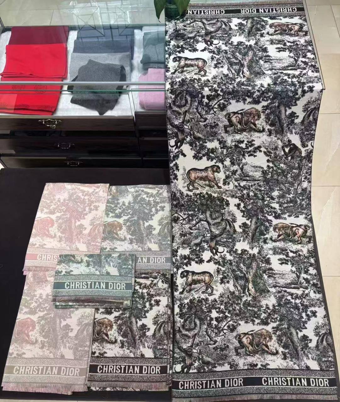 Winter scarf 
45 dhs🪙🌨️

Zain93
♥️♥️♥️