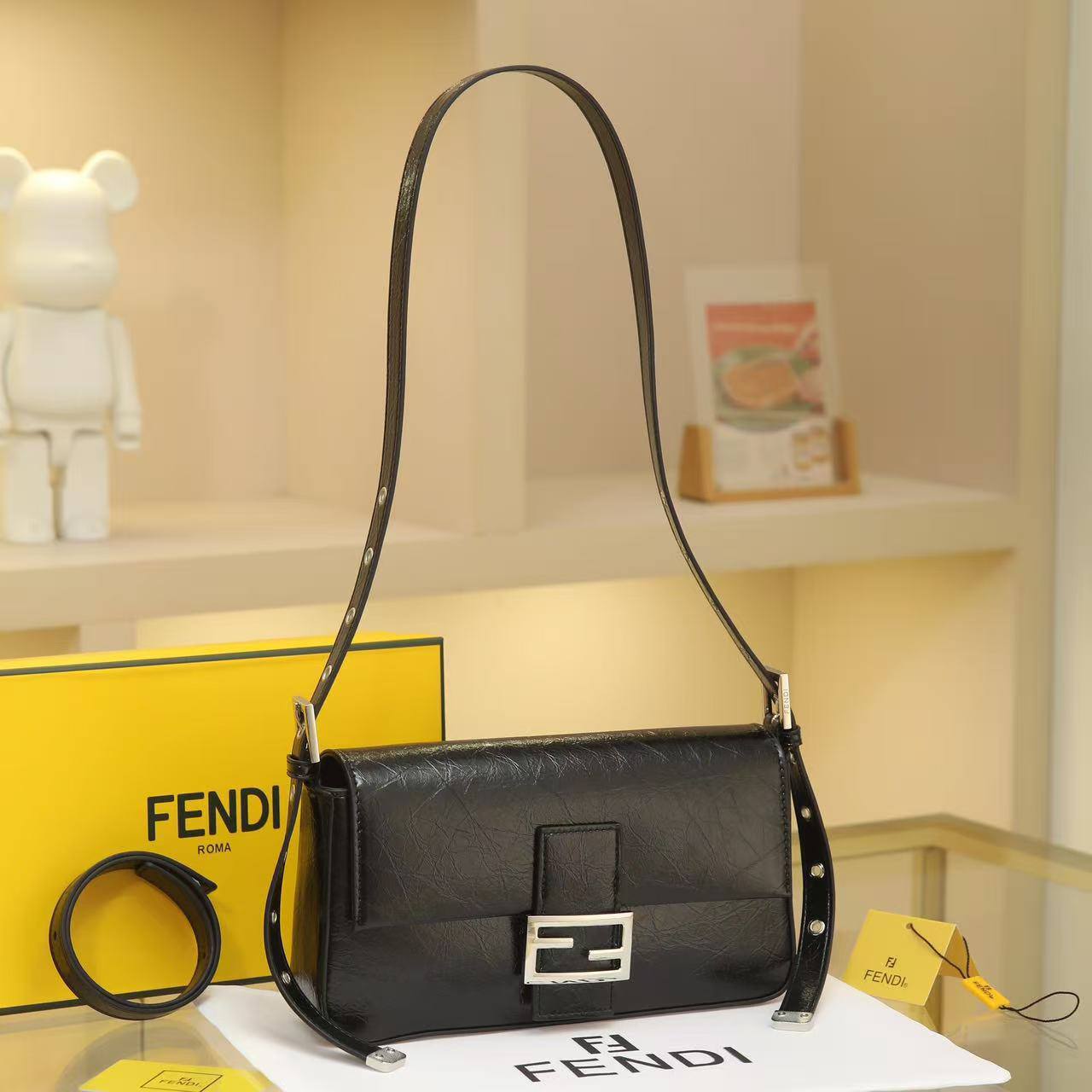 Fendi
GOOD QUALITY
110 dhs✅

Zain200
♥️♥️♥️