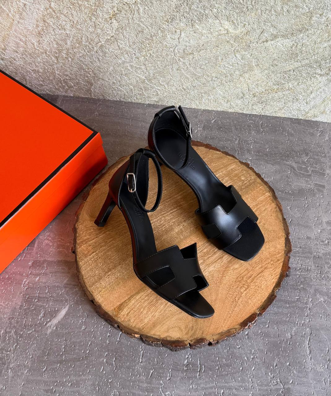 HERMES 
SuperMaster Quality 💯
450 dhs🇦🇪🇦🇪
Size: 36-41 💥

Zain171
♥️♥️♥️