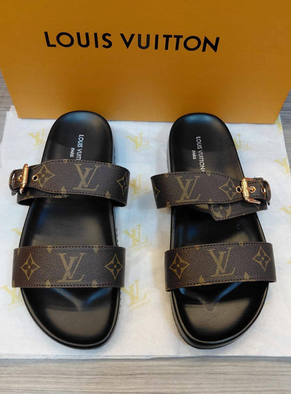 LV
Slipper, New Arrived 
Size 36 To 41
100 dhs❣️

Zain120
♥️♥️♥️