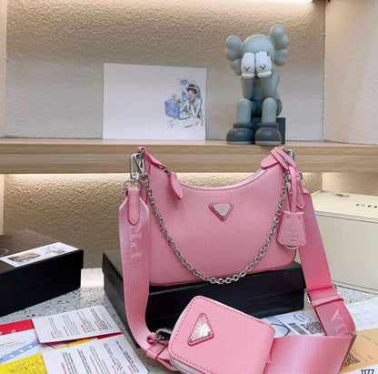PRADA 
 GOOD QUALITY
 WITH BOX 
🎁🎁🎁

90 dhs✅

Zain39
❤️❤️❤️