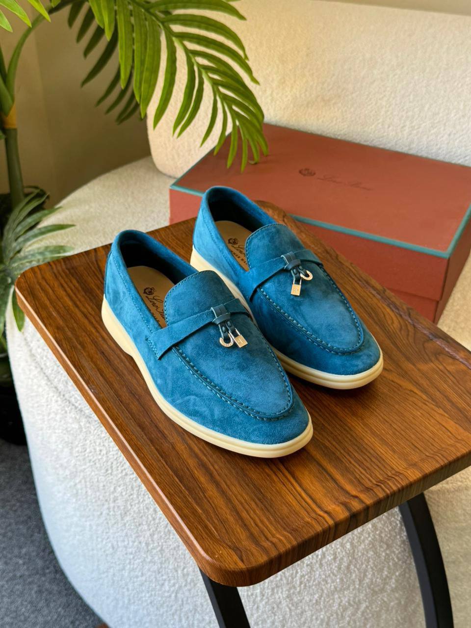 LORA PIANA 
SuperMaster Quality 💯
450 dhs💓
Size:36-41💥

Zain171
♥️♥️♥️