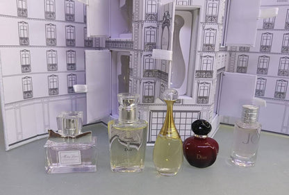 DIOR SET 30 MONTAIGNE 
110 dhs✅

WITH PAPER BAG
🎁🎁🎁

Zain01
♥️♥️♥️