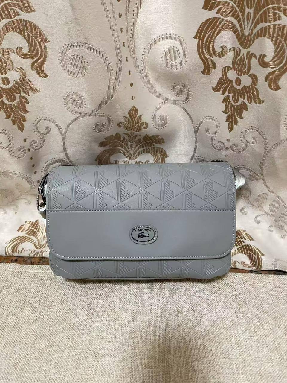 Lacoste
24*15*8 cm
85 dhs💓

Zain17
♥️♥️♥️
