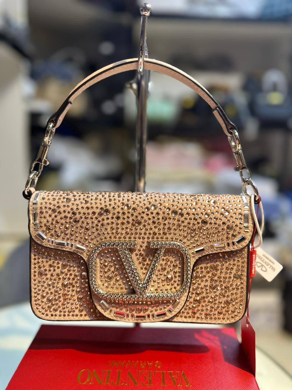 Valentino
115 dhs❣️

with box
🎁🎁🎁

Zain90
♥️♥️♥️