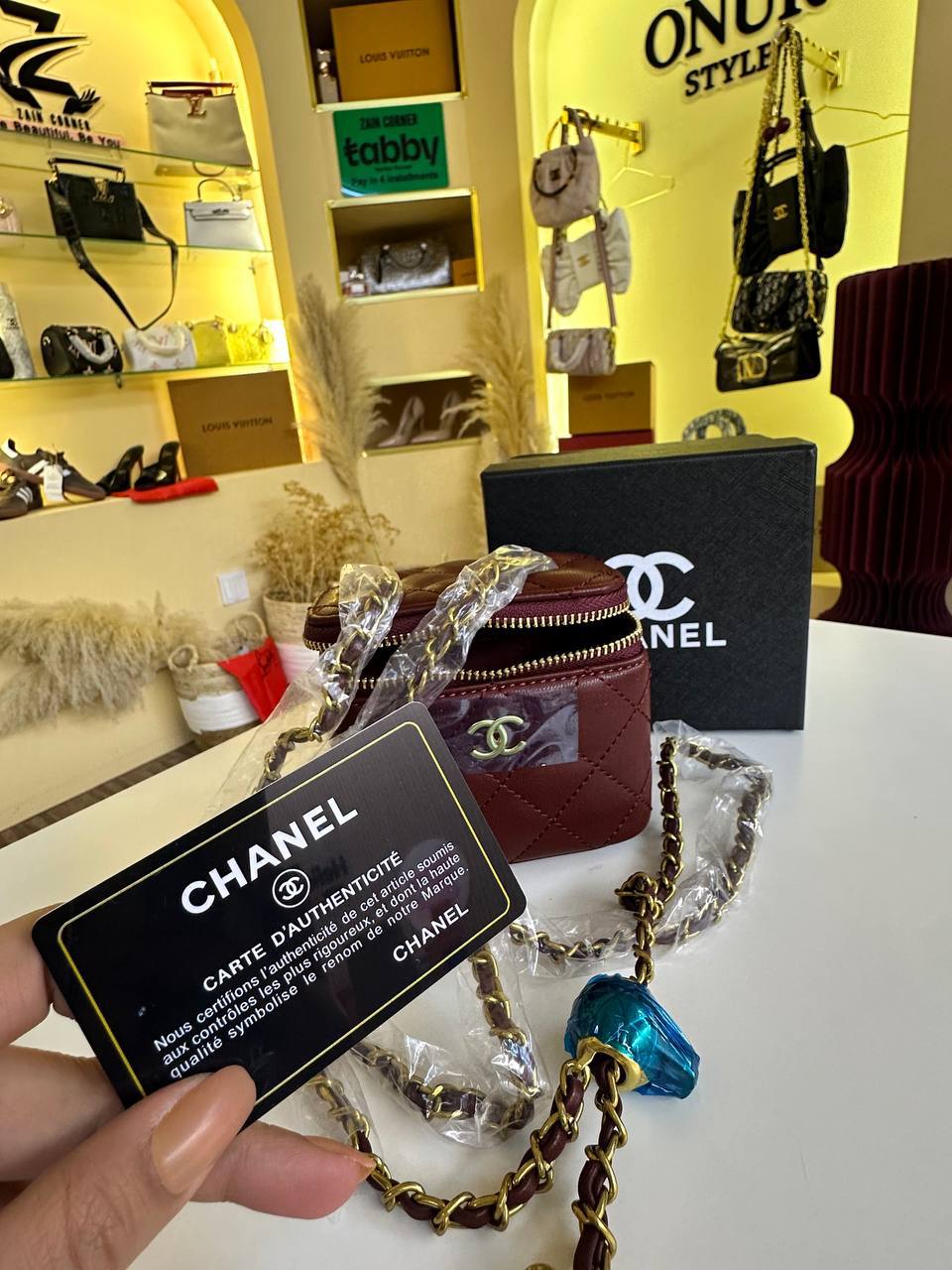 Chanel

90 dhs
With box

Zain42
♥️♥️♥️
Zc