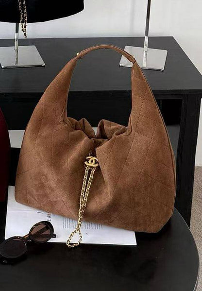 Chanel 
110 dhs❣️

Zain143
♥️♥️♥️