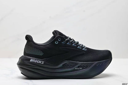 Brooks
Size 40 TO 45 
200 dhs🇦🇪🇦🇪

Zain183
❣️❣️❣️