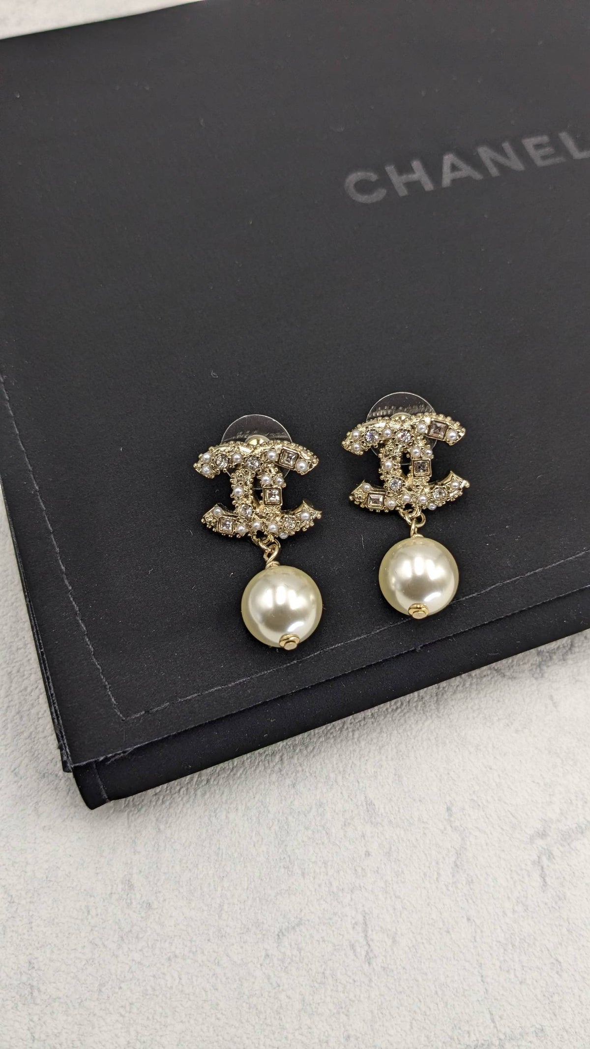 Chanel

Master Quality
Earrings

80 dhs🇦🇪🇦🇪 
With Normal Box🎁


100 dhs🇦🇪🇦🇪🇦🇪
with Master Box 🎁

Zain210
♥️♥️♥️