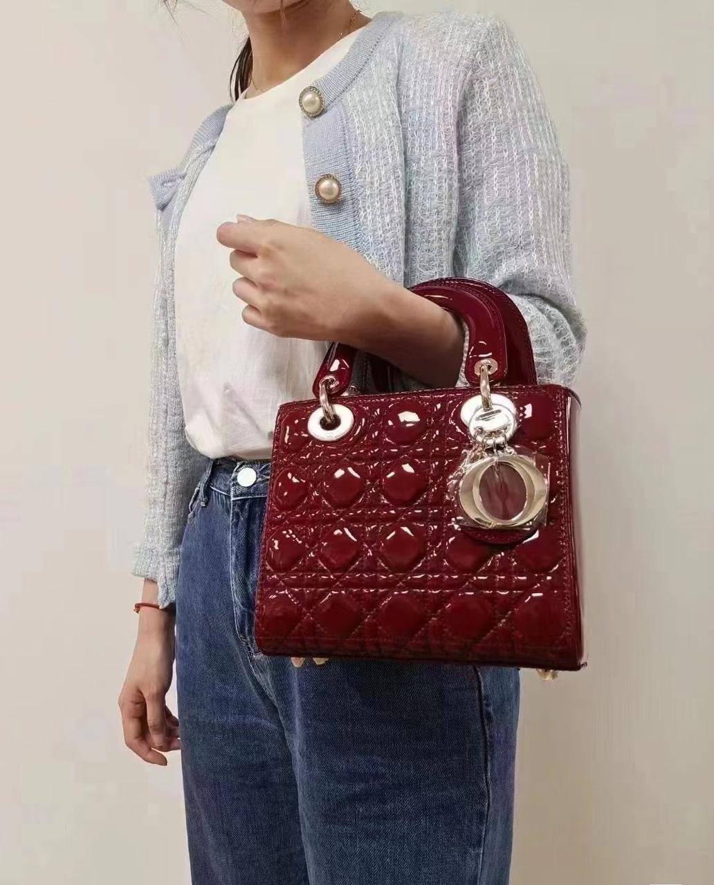 Lady Dior 

1️⃣ First Quality

Size: 24 * 19 cm

100 dhs🇦🇪🇦🇪

Zain115
♥️♥️♥️