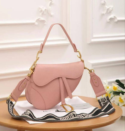 Dior

120 dhs
With box

Zain143
♥️♥️♥️