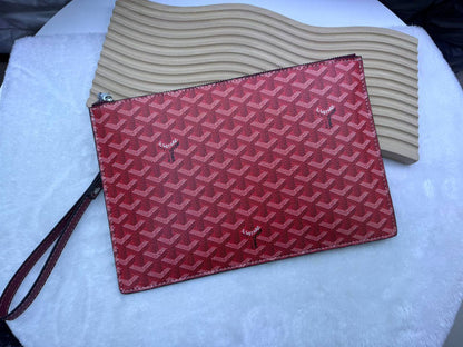 Goyard 

with box🎁🎁🎁

size：30×20
65 dhs💓

Zain114
♥️♥️♥️