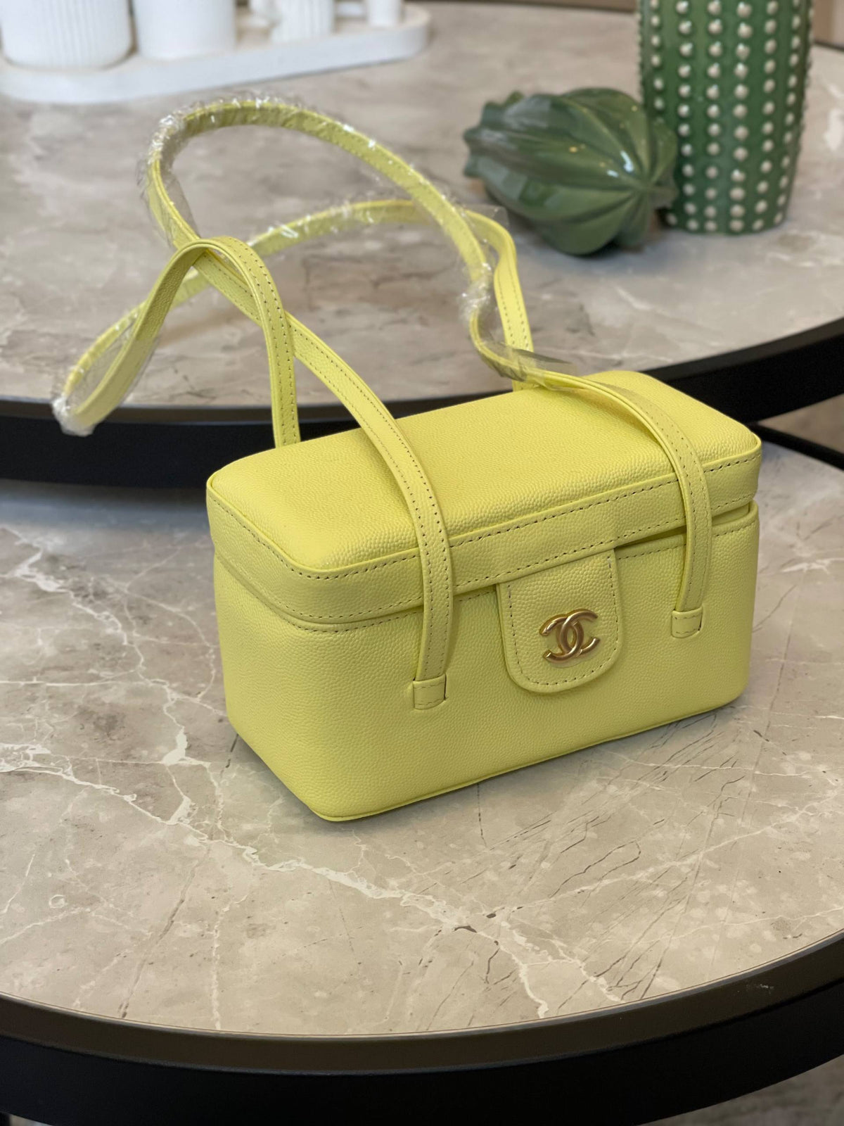 Chanel  ✨💥
Available original box 📦 
With full packing 🎀🎀
Super high quality 💥💥

For Price 👇 WhatsApp✅
0568585901 
0507557372
0552275751 Owner Zain 👌

Zain283
♥️♥️♥️