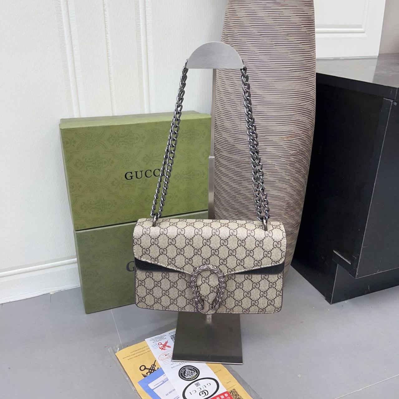 Gucci ᴅɪᴏɴʏsᴜs
ғʟᴀᴘ sʟɪɴɢ ʙᴀɢ
ᴍᴇᴛᴀʟ sɪʟᴠᴇʀ ʜᴀʀᴅᴡᴀʀᴇ
sɪᴢᴇ : 25 cm

ᴡɪᴛʜ BOX
🎁🎁🎁

75 dhs✅

Zain31
♥️♥️♥️